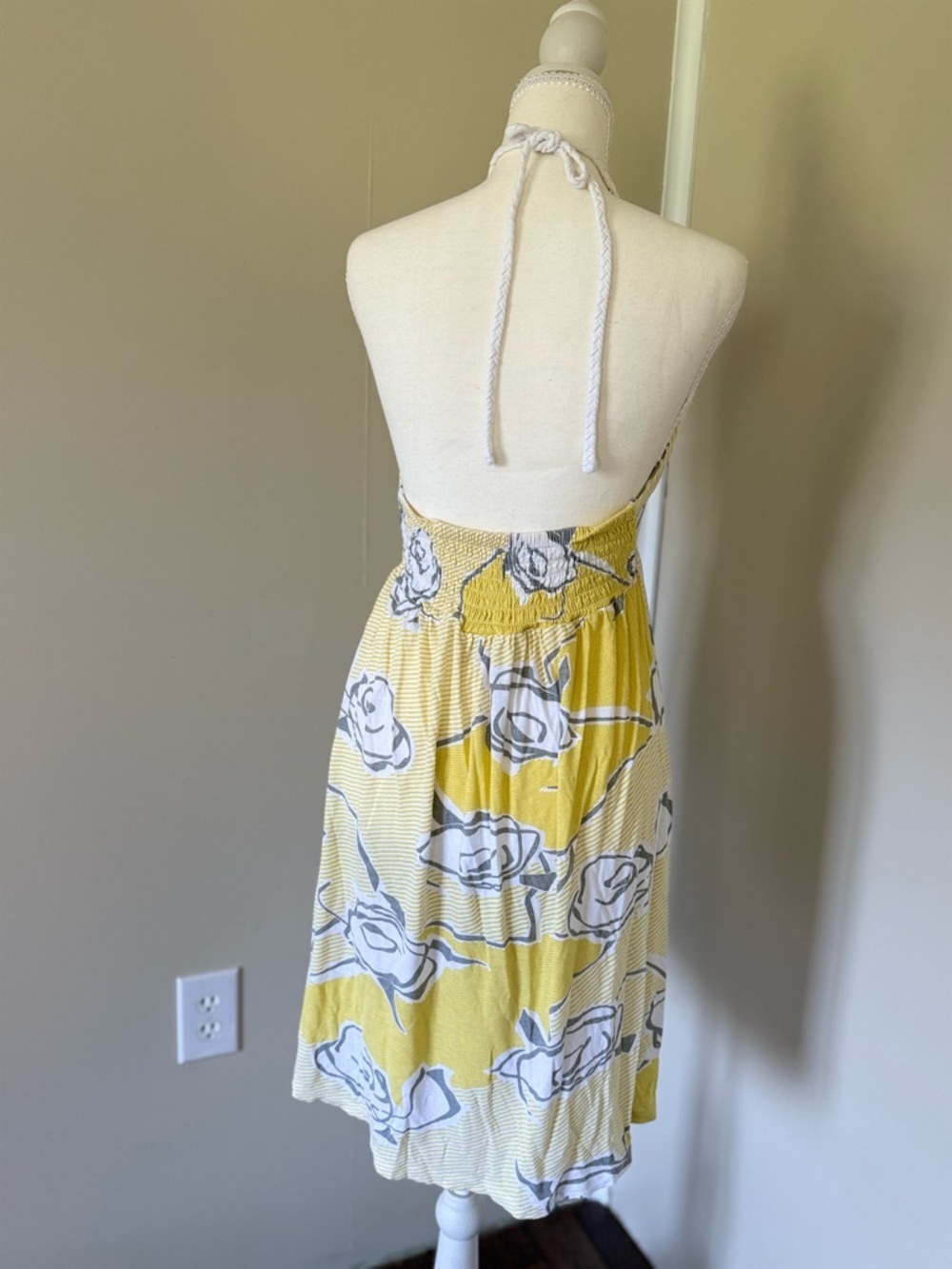 Y2K Vintage Lost Yellow Floral Halter Sundress with White Tie - Picture 3 of 9